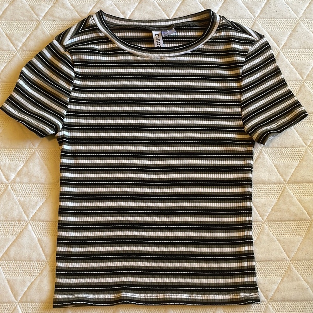 💚 Short Sleeve Striped T-shirt 💚